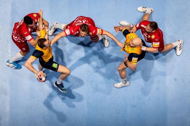 260121 Felix Claar and Oscar Bergendahl of Sweden against Zvonimir Srna, David Mandic and Zlatko Rauzan of Croatia during the EHF European Handball Championship preliminary round match between Sweden and Croatia on January 21, 2026 in Malmö Photo Petter Arvidson BILDBYRAN kod PA PA1130 handball handball handballs em 2026 sverige sweden croatia kroatien ehf european handball championship bbeng grappa33  Copyright: PETTERxARVIDSON BB260121PA247