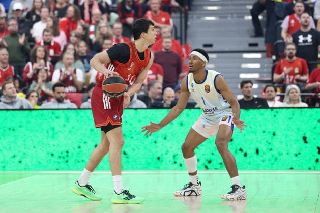 Vladimir Lucic FC Bayern Basketball, 11 with Kameron Taylor Valencia Basket, 01 , GER, FC Bayern Basketball vs Valencia Basket, Basketball, Euroleague, 24 Matchday, Season 2025 2026, 22 01 2026, GER, FC Bayern Basketball vs Valencia Basket, Basketball, Euroleague, 24 Matchday, Season 2025 2026, 22 01 2026 Munich Copyright: xEibner-Pressefoto JennixMaulx EP_JML