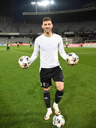 Jovo Lukic poses with three balls in memory of the three goals scored in the football match between Universitatea Cluj and FC Hermannstadt, played at the Cluj Arena in Cluj Napoca, Sunday, December 7, 2025 Cluj Copyright: xRÄƒzvanxPasarica SPORTxPICTURESx