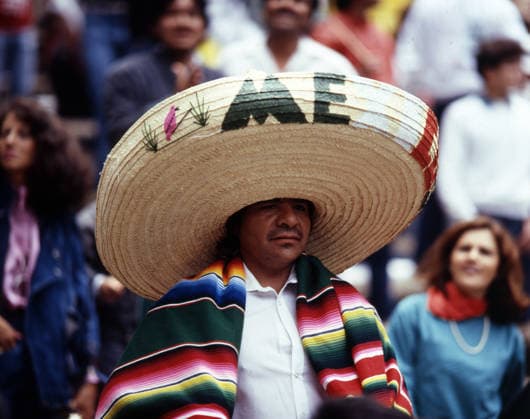 03 06 86 Belgium Mexico Mexico, Mexico City, 03 06 1986, Soccer, FIFA World Cup 1986 in Mexico, Belgium Mexico 1 2 Mexico supporters with Sombreros