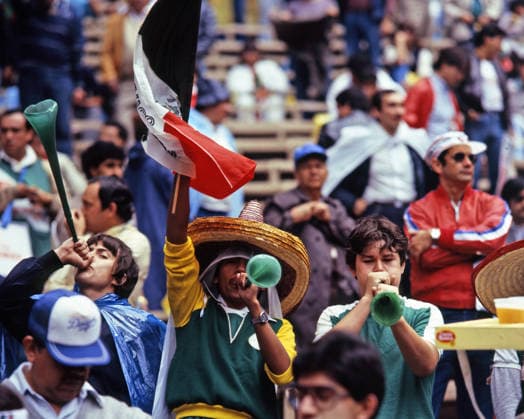 03 06 86 Belgium Mexico Mexico, Mexico City, 03 06 1986, Soccer, FIFA World Cup 1986 in Mexico, Belgium Mexico 1 2 Mexico supporters with Sombreros