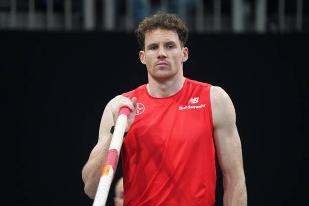 Athletics, pole vaulter Torben Blech seriously injured after falling off the mat - Archive