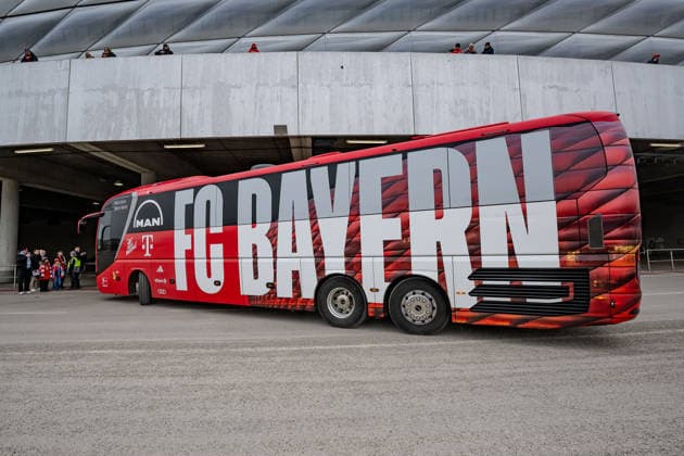 Arrival team bus team bus of FC Bayern Muenchen at the Allianz Arena GER, FC Bayern Muenchen vs FC Augsburg, Football, Bundesliga, Matchday 19, Season 2025 2026, 24 01 2026 DFL DFB REGULATIONS PROHIBIT ANY USE OF PHOTOGRAPHS as IMAGE SEQUENCES and or QUASI VIDEO GER, FC Bayern Muenchen vs FC Augsburg, Football, Bundesliga, Matchday 19, Season 2025 2026, 24 01 2026 Muenchen Copyright: xEibner-Pressefoto HeikexFeinerx EP_HFR