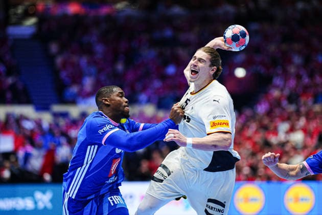 Dika Mem France, 10 , Juri Knorr Germany, 15 DEN, Germany vs France, Handball, EHF European Championship 2026, Main Round, Matchday 4, 28 01 2026 DEN, Germany vs France, Handball, EHF European Championship 2026, Main Round, Matchday 4, 28 01 2026 Herning Copyright: xEibner-Pressefoto MarcelxvonxFehrnx EP_MFN