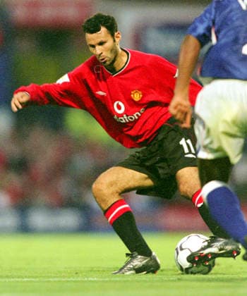 000822 Football, Premier League 2000 01, Ipswich Manchester United 1 1 Manchester Uniteds Ryan Giggs Photo BILDBYRAN 24141 24141 scanx football soccer Premier League england Ipswich Manchester United bbeng dia season 2000 2001 2000 01 2000 01 00 01 2000  Copyright: BILDBYRAN BB000822BB054