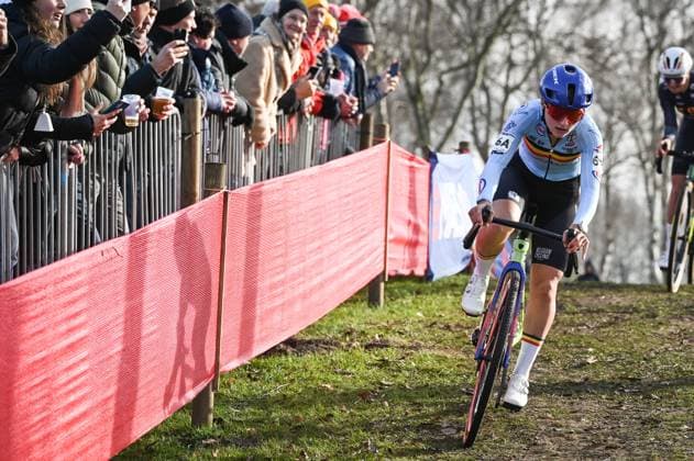 6A Belgian Fleur Moors pictured in action during the Team Relay race at the UCI Cyclocross World Championships, on Friday 30 January 2026, in Hulst, The Netherlands. ELIASxROM  x159824239x