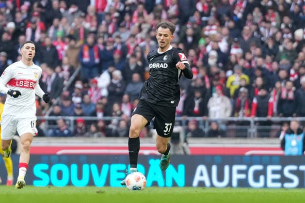 Max Rosenfelder SC Freiburg, 37 on the ball , Germany, Football, 1 Bundesliga, Matchday 20, 2025 2026, VfB Stuttgart vs SC Freiburg, 01 02 2026, MHP Arena, Stuttgart, Germany DFL REGULATIONS PROHIBIT ANY USE OF PHOTOGRAPHS AS IMAGE SEQUENCES AND OR QUASI VIDEO Stuttgart MHP Arena Baden Württemberg Germany Copyright: xArnexAmbergx