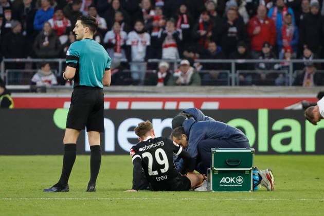 Philipp Treu SC Freiburg, 29 injured on the ground , Germany, Football, 1 Bundesliga, Matchday 20, 2025 2026, VfB Stuttgart vs SC Freiburg, 01 02 2026, Stuttgart MHP Arena Germany Copyright: xGrantxHubbsx