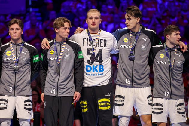 01 02 2026, Handball, Men s EHF EURO 2026, Germany Denmark, Jyske Bank Boxing in Herning, Final Denmark is European Champion The German team after the second place still visibly disappointed about the defeat with the silver medal on the podium Nils Lichtlein Germany 03 Mathis Häseler Germany 14 David Späth Germany 01 with the jersey of Justus Fischer Germany 54 who was ill and could not take part in the recovery and Julian Köster Germany 18 Lukas Zerbe Germany 17 Denmark