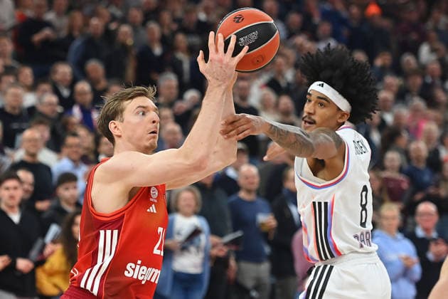 Justus HOLLATZ FCB , action,duel against Jared Rhoden Paris Basketball Euro League,season 2025 2026, FC Bayern Muenchen Paris Basketball on 03 02 2026 , S A P G A R D EN