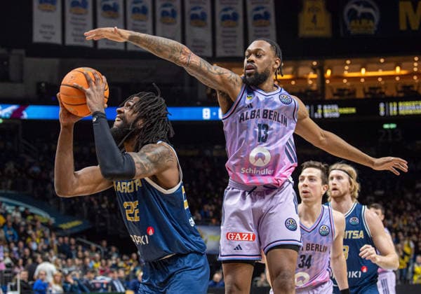 Basketball, Men, Season 2025 2026, Basketball Champions League Round of 16, Group J , Alba Berlin Karditsa Iaponiki, v l Warren Washington Karditsa , J wan Roberts Alba , 04 02 2026, Copyright: xSebastianxRäppold MatthiasxKochx