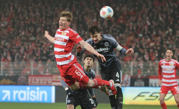 Aljoscha Kemlein, Robin Koch Zweikampf Spielzene Action Sport Fußball Bundesliga Herren DFL 21 Spieltag Saison 2025 2026 06 02 2026 1 FC Union Berlin FCU vs SG Eintracht Frankfurt SGE DFL regulations prohibit any use of photographs as image sequences and or quasi video