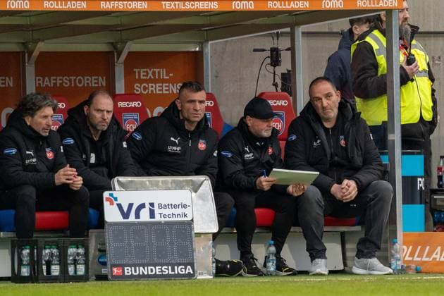 Frank Schmidt FC Heidenheim, Head Coach sitting on the bench, GER, 1 FC Heidenheim 1846 vs Hamburger SV, Football, 1 Bundesliga, Matchday 21, Season 2025 2026, 07 01 2026, DFL REGULATES PROHIBIT ANY USE OF PHOTOGRAPHS AS IMAGE SEQUENCES AND OR QUASI VIDEO, GER, 1 FC Heidenheim 1846 vs Hamburger SV, Football, 1 Bundesliga, Matchday 21, Season 2025 2026, 07 01 2026, Heidenheim Copyright: xEibner-Pressefoto EdwardxCheungx EP_ECG