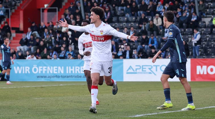 07 02 2026, Germany, Aspach Football VfB Stuttgart II 1860 Munich, goal scorer Noah Darvich VfB Ii celebrates the goal to 1 0