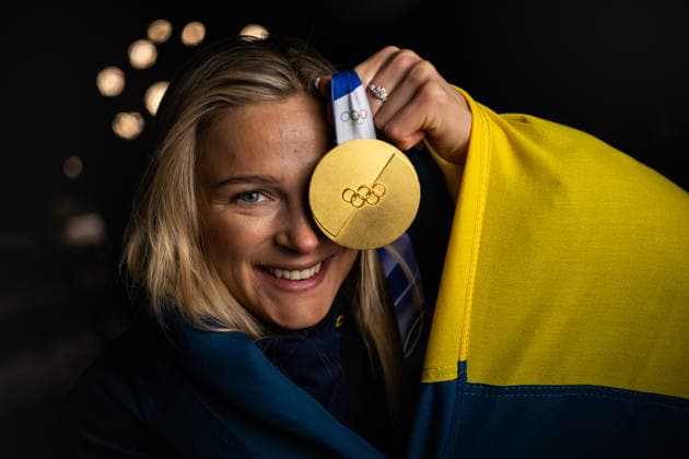 260207 Frida Karlsson of Sweden poses for a portrait with her Olympic gold medal at a press meet after the women™s 20 km skiathlon cross country skiing during day 1 of the 2026 Winter Olympics on February 7, 2026 in Val di Fiemme Photo Maxim ThorÃ BILDBYRAN kod MT MT0963 skidor cross country skiing langrenn olympic games olympics winter olympics os ol olympiska spel vinter os olympiske leker milano cortina 2026 milan cortina 2026 milano cortina 2026 olympic games milano cortina 2026 winter olympic games milano cortina os milano cortina ol vinter ol 1 bbeng sverige pressträff porträtt portrait  Copyright: MAXIMxTHORE BB260207MT184