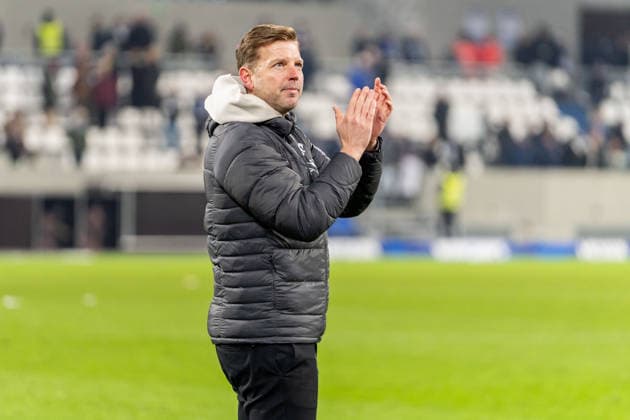 Crop, Portrait, Emotion, Clapping, Applause Florian Kohfeldt SV Darmstadt 98, Head Coach during a round through the stadium after the match, GER, SV Darmstadt 98 vs 1 FC Kaiserslautern, Soccer, 2 Bundesliga, Matchday 21, Season 2025 2026, 07 02 2026, DFL REGULATES PROHIBIT ANY USE OF PHOTOGRAPHS AS IMAGE SEQUENCES AND OR QUASI VIDEO, GER, SV Darmstadt 98 vs 1 FC Kaiserslautern, Football, 2 Bundesliga, 21 Matchday, Season 2025 2026, 07 02 2026 Darmstadt Copyright: xEibner-Pressefoto Jan-NiclasxGrox EP_JGG