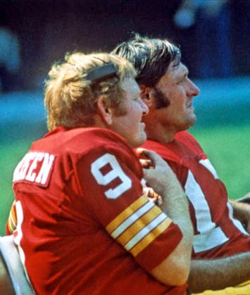 September 16, 1973, Washington, District Of Columbia, USA: Washington Redskins quarterback Sonny Jurgensen 9, left, speaks to coaches in the press box as he sits on the bench with fellow quarterback Billy Kilmer 17, right, during a game against the San Diego Chargers at RFK Stadium in Washington, D.C. on August 25, 1973. The Redskins won the game 38 - 0 Washington USA - ZUMAs152 19730916_faa_s152_002 Copyright: xArniexSachsx Washington USA - ZUMA0846 19730916_faa_s152_002 Copyright: xIMAGO ArniexSachsx