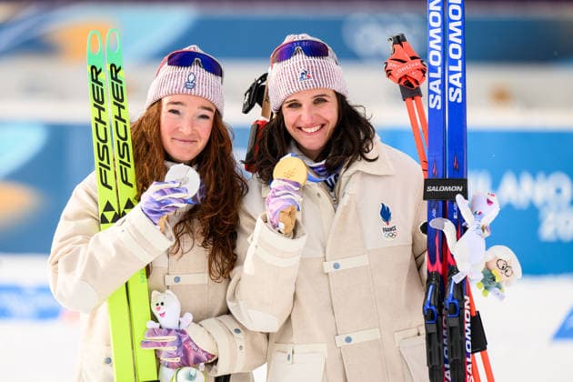 260211 Silver medalist Lou Jeanmonnot of France and gold medalist Julia Simon of France celebrate on the podium after the women s biathlon 15 km individual during day 5 of the 2026 Winter Olympics on February 11, 2026 in Anterselva Photo Mathias Bergeld BILDBYRAN code MB JM0789 biathlon biathlon olympic games olympics olympics winter olympics os ol olympiska spel vinter os olympiske leker milano cortina 2026 milan cortina 2026 milano cortina 2026 olympic games milano cortina 2026 winter olympic games milano cortina os milano cortina ol vinter ol 5 bbeng individual 15 km dam women kvinner Gold guld Bronze bronz medal medal  Copyright: MATHIASxBERGELD BB260211MB104