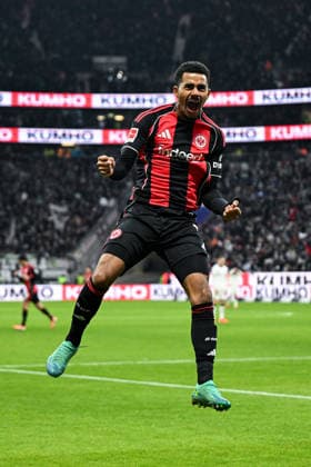 Ansgar Knauff Eintracht Frankfurt, 07 celebrates the goal for 3 0, GER, Eintracht Frankfurt vs Borussia Mönchengladbach, Fussball Bundesliga, 22 Spieltag, Saison 2025 2026, 14 02 2026 DFL regulations prohibit any use of photographs as image sequences and or quasi video GER, Eintracht Frankfurt vs Borussia Mönchengladbach, Fussball Bundesliga, 22 Spieltag, Saison 2025 2026, 14 02 2026 Frankfurt am Main Copyright: xEibner-Pressefoto FlorianxWiegandx EP_FWD