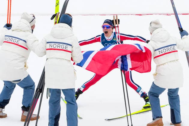 Winter Olympics in Milan Cortina 2026 Val di Fiemme, Italy 20260214 Kristin Austgulen Fosnaes, Astrid oyre Slind, Karoline Simpson Larsen and Heidi Weng from Norway cheer during the women s 4 x 7 5 km cross country relay at Lago di Tesero during the Winter Olympics in Milano Cortina 2026 Photo Lise Aserud NTB Val di Fiemme Italy EDITORIAL USE ONLY RESTRICTED USE FOR BETTING COMPANIES  Copyright: xLisexAserudx xNTBx