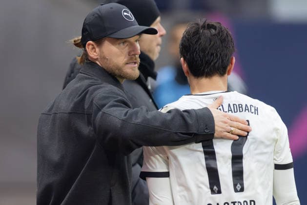 Eintracht Frankfurt Borussia Mönchengladbach, 1 FBL Substitution of Jens Castrop Borussia Mönchengladbach, 17 by Coach Eugen Polanski Borussia Mönchengladbach Bundesliga match between Eintracht Frankfurt and Borussia Mönchengladbach on February 14, 2026 at Deutsche Bank Park in Frankfurt am Main , Frankfurt am Main Hessen Germany Deutsche Bank Park