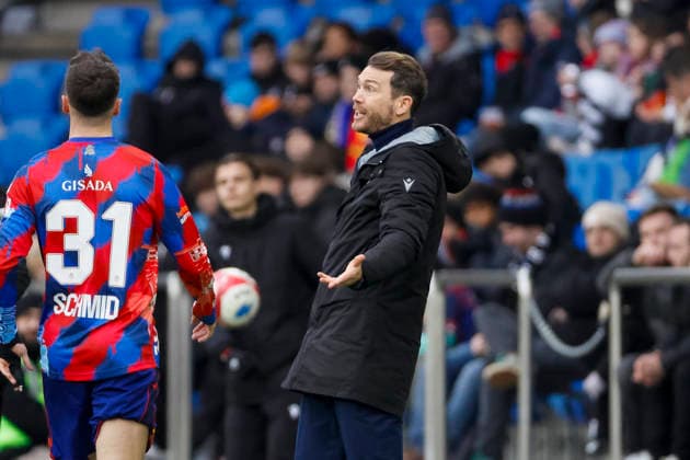 Stephan Lichtsteiner FC Basel, Coach , Switzerland, Football, Super League, 25 Matchday, 2025 2026, FC Basel vs FC Lugano, 15 02 2026, Basel Sankt Jakob Park Switzerland Copyright: xGrantxHubbsx