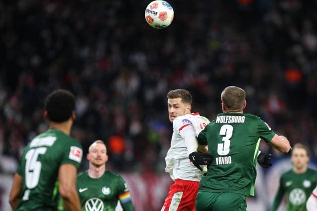 Leipzig, Saxony, Germany, 15 02 2026 Red Bull Arena 22 Matchday, Season 2025 26, 1 Soccer Bundesliga RB Leipzig VfL Wolfsburg Header duel between Christoph Baumgartner 14, RBL and Denis Vavro 3, VfL Wolfsburg Copyright: xdtsxNachrichtenagenturx dts_106326