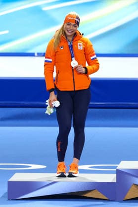 February 15, 2026, Rho, Lombardy, Italy: JUTTA LEERDAM of Netherlands celebrates winning the silver medal in the Women s Speed skating, Eisschnelllauf Men s 500m at the Milano Cortina 2026 Winter Olympic Games, Olympische Spiele, Olympia, OS Rho Italy - ZUMAc179 20260215_oly_c179_145 Copyright: xMickaelxChavetx