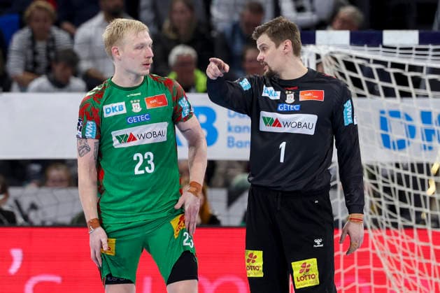 Magnus Saugstrup SC Magdeburg and goalkeeper Sergey Hernandez Ferrer SC Magdeburg talk together, DAIKIN Handball Bundesliga, THW Kiel v SC Magdeburg, Wunderino Arena on February 15, 2026 in Kiel, Germany Photo by Marco Steinbrenner DeFodi Images Magnus Saugstrup SC Magdeburg and goalkeeper Sergey Hernandez Ferrer SC Magdeburg talk together, DAIKIN Handball Bundesliga, THW Kiel v SC Magdeburg, Wunderino Arena, February 15, 2026 in Kiel, Germany Photo by Marco Steinbrenner DeFodi Images