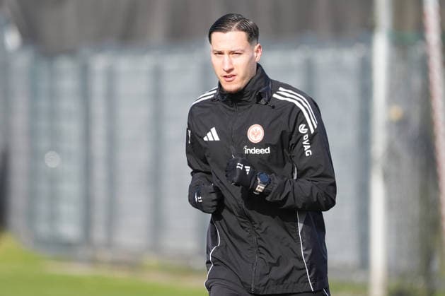 Younes Ebnoutalib Eintracht Frankfurt during build-up training Frankfurt 18 02 2026 Eintracht Frankfurt training, Deutsche Bank Park,
