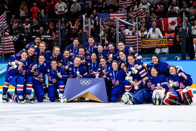260219 Team USA pose for a photo after the women s ice hockey final game between USA and Canada during day 13 of the 2026 Winter Olympics on February 19, 2026 in Milan Photo Emma Wallskog BILDBYRAN code EW EW0643 ice hockey ice hockey olympic games olympics winter olympics os ol olympic games winter os olympic games milano cortina 2026 milan cortina 2026 milano cortina 2026 olympic games milano cortina 2026 winter olympic games milano cortina os milano cortina ol winter ol 13 bbeng dam usa kanada canada final jubel gold  Copyright: EMMAxWALLSKOG BB260219EW145