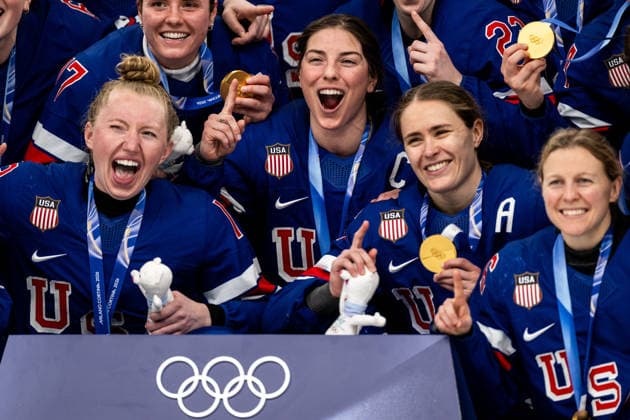 260219 Grace Zumwinkle and Hilary Knight of USA celebrate with their gold medals the women s ice hockey final game between USA and Canada during day 13 of the 2026 Winter Olympics on February 19, 2026 in Milan Photo Emma Wallskog BILDBYRAN code EW EW0643 ice hockey ice hockey olympic games olympics winter olympics os ol olympic games winter os olympic games milano cortina 2026 milan cortina 2026 milano cortina 2026 olympic games milano cortina 2026 winter olympic games milano cortina os milano cortina ol winter ol 13 bbeng dam usa kanada canada final jubel  Copyright: EMMAxWALLSKOG BB260219EW169