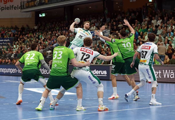 20 02 2026, xovx, Handball Daikin Handball Bundesliga, HSG Wetzlar SC DHfK Leipzig v l Jona Schoch HSG Wetzlar , Georg Löwen HSG Wetzlar , William Bogojevic SC DHfK Leipzig Tim Hertzfeld SC DHfK Leipzig , Stefan Cavor HSG Wetzlar , Josip Simic HSG Wetzlar , Dean Bombac SC DHfK Leipzig Wetzlar Buderus Arena Hessen Germany EN