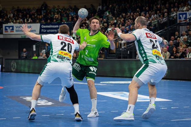 20 02 2026, xovx, Handball Daikin Handball Bundesliga, HSG Wetzlar SC DHfK Leipzig v l William Bogojevic SC DHfK Leipzig , Dominik Mappes HSG Wetzlar , Moritz Preuss SC DHfK Leipzig Wetzlar Buderus Arena Hessen Germany EN