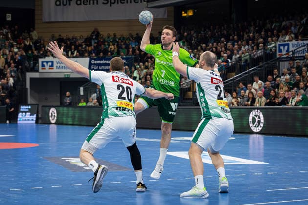 20 02 2026, xovx, Handball Daikin Handball Bundesliga, HSG Wetzlar SC DHfK Leipzig v l William Bogojevic SC DHfK Leipzig , Dominik Mappes HSG Wetzlar , Moritz Preuss SC DHfK Leipzig Wetzlar Buderus Arena Hessen Germany EN