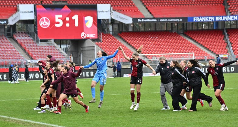 21 02 2026 Soccer Season 2025 2026 1 Google Pixel Women Bundesliga 19 Matchday 1 FC Nürnberg FCN Club Clubfrauen FC Carl Zeiss Jena Sportfoto Zink xwoxzix Team Team FCN Cheering Joy after the end of the match