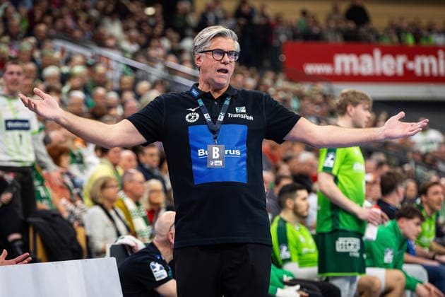 20 02 2026, xovx, Handball Daikin Handball Bundesliga, HSG Wetzlar SC DHfK Leipzig Coach Runar Sigtryggsson HSG Wetzlar gesticulating, gesticulating with his arms Wetzlar Buderus Arena Hessen Germany EN