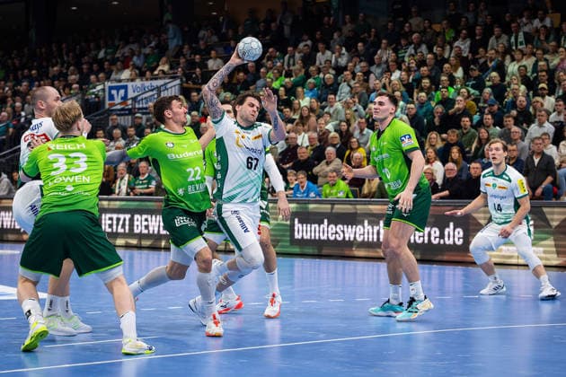 20 02 2026, xovx, Handball Daikin Handball Bundesliga, HSG Wetzlar SC DHfK Leipzig v l Moritz Preuss SC DHfK Leipzig , Georg Löwen HSG Wetzlar , Jona Schoch HSG Wetzlar , Dean Bombac SC DHfK Leipzig , Stefan Cavor HSG Wetzlar , Josip Simic HSG Wetzlar , Blaer Hinriksson SC DHfK Leipzig Wetzlar Buderus Arena Hessen Germany EN
