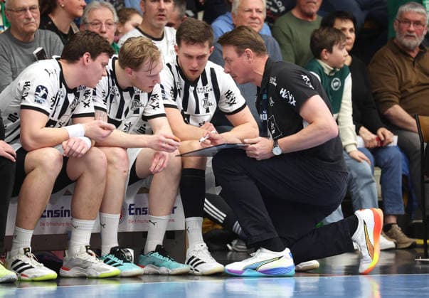 21 02 2026, Germany, Göppingen, Handball DAIKIN HBL, FRISCH AUF Göppingen vs THW Kiel, THW coach Filip Jicha