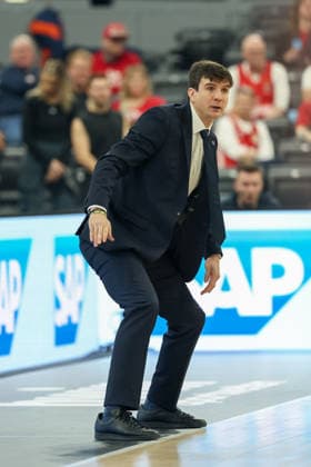 Pedro Calles Alba Berlin, Head Coach , GER, Alba Berlin vs EWE Baskets Oldenburg, Basketball, BBL Pokal, BMW TOP FOUR, Semifinal, Season 2025 2026, 21 02 2026, GER, Alba Berlin vs EWE Baskets Oldenburg, Basketball, BBL Pokal, BMW TOP FOUR, Semifinal, Season 2025 2026, 21 02 2026 Muenchen Copyright: xEibner-Pressefoto JennixMaulx EP_JML