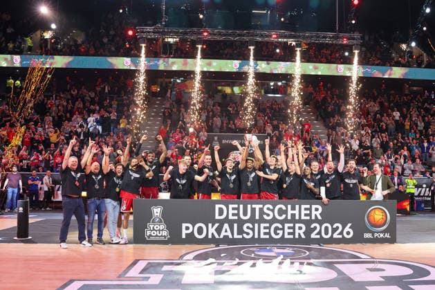 Bamberg Baskets players celebrate cup victory, Emotions, Joy, Winner, GER, BMA365 Bamberg Baskets vs Alba Berlin, Basketball, BBL Cup, BMW TOP FOUR, Final, Season 2025 2026, 22 02 2026, GER, BMA365 Bamberg Baskets vs Alba Berlin, Basketball, BBL Cup, BMW TOP FOUR, Final, Season 2025 2026, 22 02 2026 Muenchen Copyright: xEibner-Pressefoto JennixMaulx EP_JML