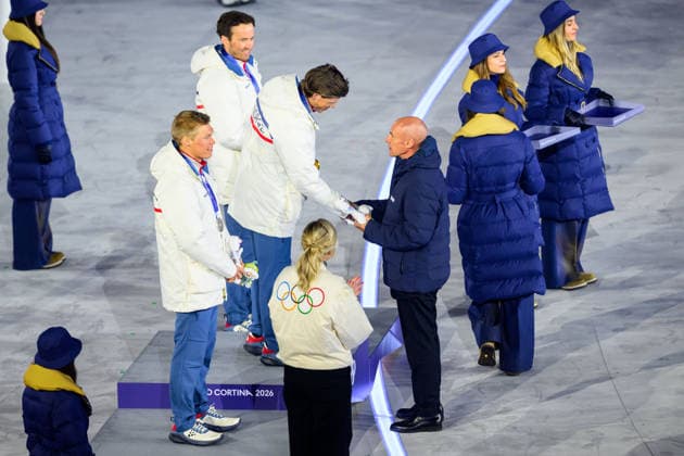 260222 Silver medalist Martin Lowstroem Nyenget of Norway, gold medalist Johannes Hosflot Klaebo of Norway and bronze medalist Emil Iversen of Norway with FIS President Johan Eliasch during the medal ceremony for men s 50km classic technique cross country skiing during the Closing Ceremony of the 2026 Winter Olympics on February 22, 2026 in Verona Photo Mathias Bergeld BILDBYRAN kod MB MB1342 olympic games olympics winter olympics os ol olympiska spel vinter os olympiske leker milano cortina 2026 milan cortina 2026 milano cortina 2026 olympic games milano cortina 2026 winter olympic games milano cortina os milano cortina ol vinter ol 16 bbeng avslutningsceremoni closing ceremony Norway norge medal medalj Gold guld  Copyright: MATHIASxBERGELD BB260222MB047