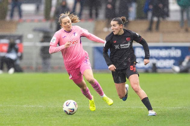 Google Pixel Frauen Bundesliga Bayer 04 Leverkusen TSG 1899 Hoffenheim 22 02 2026 Carlotta Wamser Bayer 04 Leverkusen, 37 , Lisann Kaut TSG 1899 Hoffenheim, 4 on matchday 19 of the Google Pixel Frauen Bundesliga in the match between Bayer 04 Leverkusen and TSG 1899 Hoffenheim on 22 02 2026 at Ulrich Haberland Stadion in Leverkusen Copyright: xBEAUTIFULxSPORTS Meuselx