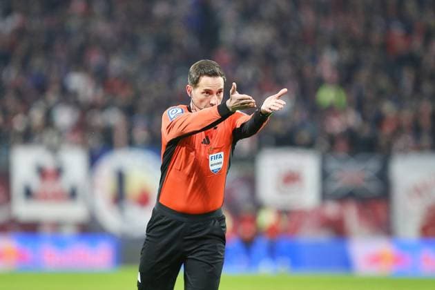 Leipzig, Saxony, Germany, 21 02 2026 Red Bull Arena 23 Matchday, Season 2025 26, 1 Soccer Bundesliga RB Leipzig Borussia Dortmund Benjamin Brand, Referee Copyright: xdtsxNachrichtenagenturx dts_108000
