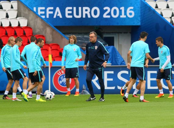 Croatian National Football Team training session in France PARIS, FRANCE - JUNE 11: Players of Croatian national football team attend a training session ahead of their first match with Turkey during EURO 2016 at the Parc des Princes stadium in Paris, France on June 11, 2016. France World. Editorial use only. Please get in touch for any other usage. Copyright: x2025xAnadoluxEvrenxAtalayx