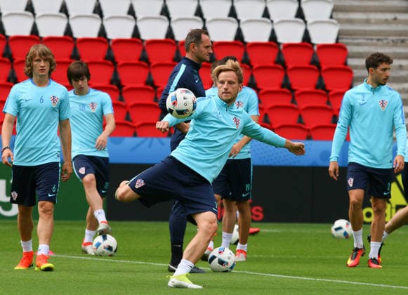 Croatian National Football Team training session in France PARIS, FRANCE - JUNE 11: Players of Croatian national football team attend a training session ahead of their first match with Turkey during EURO 2016 at the Parc des Princes stadium in Paris, France on June 11, 2016. France World. Editorial use only. Please get in touch for any other usage. Copyright: x2025xAnadoluxEvrenxAtalayx