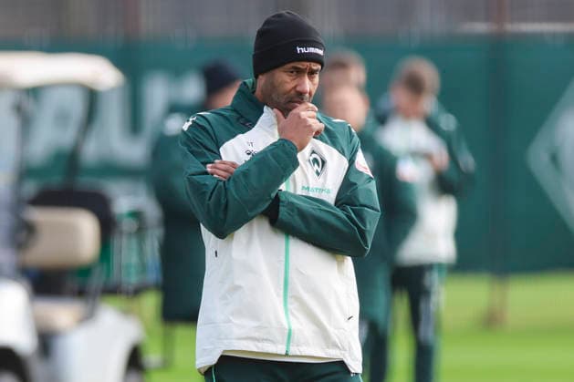 Coach Daniel Thioune Werder Bremen looks dejected, Bundesliga, Training Werder Bremen, Training ground at Weserstadion, February 25, 2026 in Bremen, Germany Photo by Marco Steinbrenner DeFodi Images Coach Daniel Thioune Werder Bremen looks dejected, Bundesliga, Training Werder Bremen, Trainingsplatz am Weserstadion, February 25, 2026 in Bremen, Germany Photo by Marco Steinbrenner DeFodi Images DFB DFL REGULATIONS PROHIBIT ANY USE OF PHOTOGRAPHS AS IMAGE SEQUENCES AND OR QUASI VIDEO