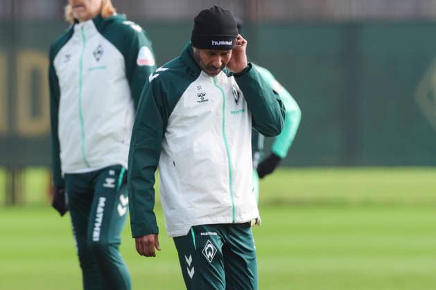 Coach Daniel Thioune Werder Bremen looks dejected, Bundesliga, Training Werder Bremen, Training ground at Weserstadion, February 25, 2026 in Bremen, Germany Photo by Marco Steinbrenner DeFodi Images Coach Daniel Thioune Werder Bremen looks dejected, Bundesliga, Training Werder Bremen, Trainingsplatz am Weserstadion, February 25, 2026 in Bremen, Germany Photo by Marco Steinbrenner DeFodi Images DFB DFL REGULATIONS PROHIBIT ANY USE OF PHOTOGRAPHS AS IMAGE SEQUENCES AND OR QUASI VIDEO