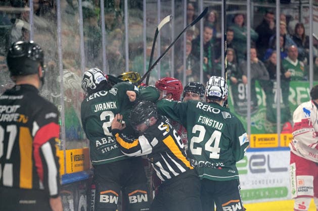 Pack formation on the ice Bietigheim Steelers vs EV Landshut, Ice Hockey, DEL 2, 49 Matchday, Season 2025 2026, 27 02 2026 Bietigheim Steelers vs EV Landshut, Ice Hockey, DEL 2, 49 Matchday, Season 2025 2026, 27 02 2026 Bietigheim Copyright: xEibner-Pressefotox EP_TBR