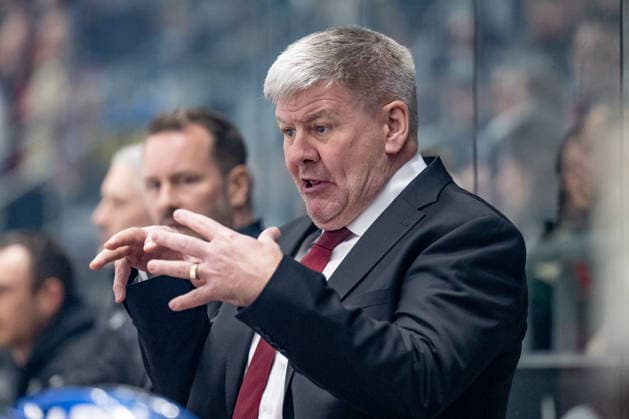 Bill Peters Head Coach, Augsburger Panther with instructions Gesture Gesture GER, Augsburger Panther vs EHC Red Bull Muenchen, Ice Hockey, DEL, 46 Matchday, Season 2025 2026, 27 02 2026 GER, Augsburger Panther vs EHC Red Bull Muenchen, Ice Hockey, DEL, 46 Matchday, Season 2025 2026, 27 02 2026 Augsburg Copyright: xEibner-Pressefoto HeikexFeinerx EP_HFR